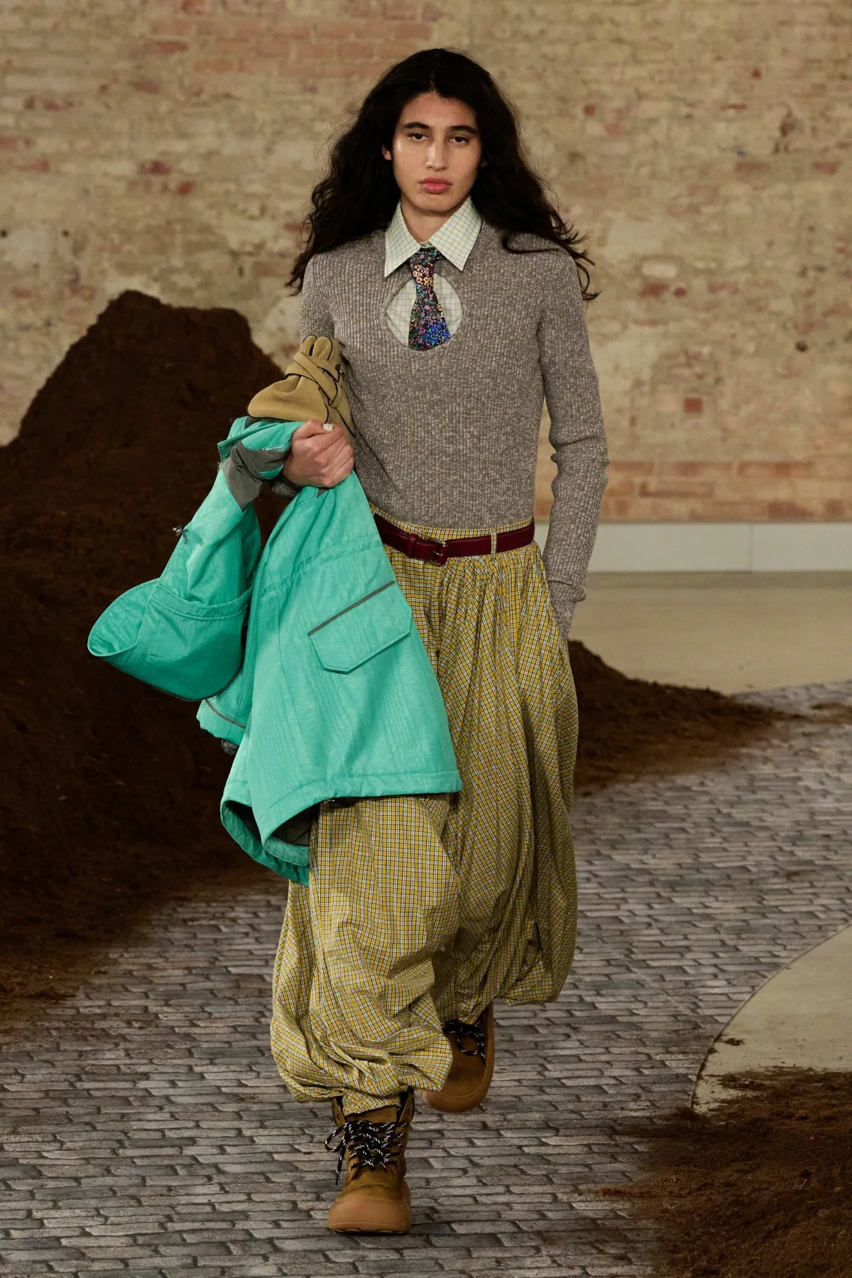 Moschino Fall 2026 proves Adrian Appiolaza has found his authorial edge Moschino Fall-Winter 2026 - Milan Fashion Week