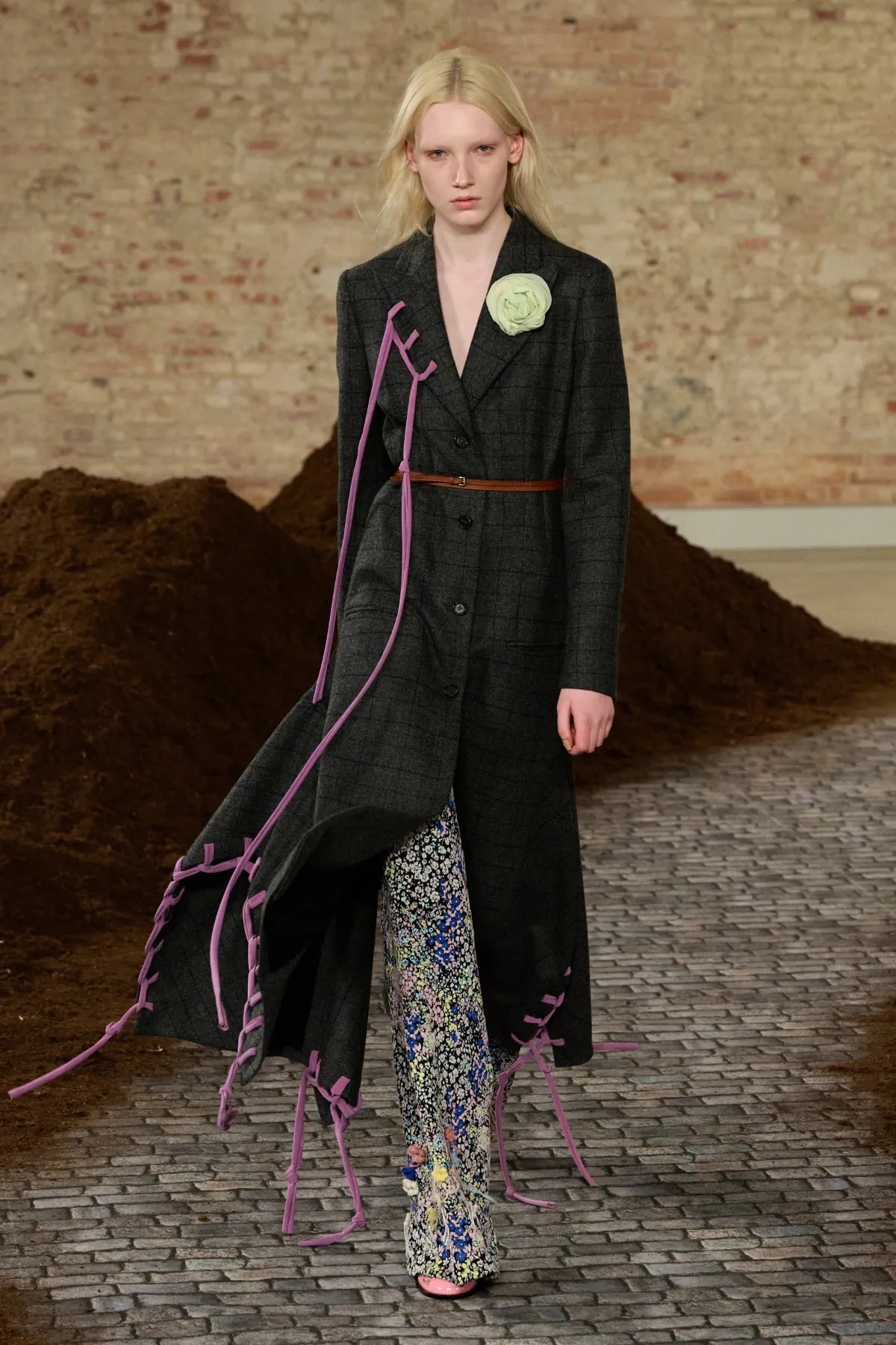 Moschino Fall 2026 proves Adrian Appiolaza has found his authorial edge Moschino Fall-Winter 2026 - Milan Fashion Week