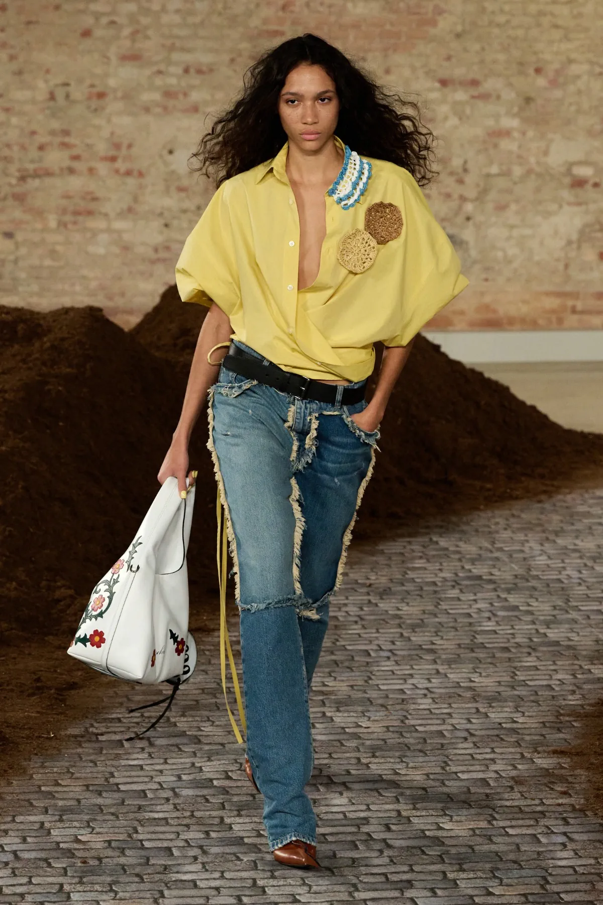 Moschino Fall 2026 proves Adrian Appiolaza has found his authorial edge Moschino Fall-Winter 2026 - Milan Fashion Week