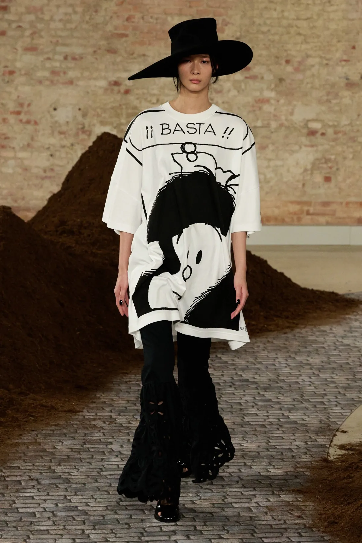 Moschino Fall 2026 proves Adrian Appiolaza has found his authorial edge Moschino Fall-Winter 2026 - Milan Fashion Week