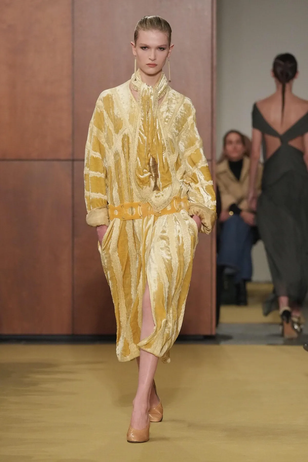 Tory Burch Fall 2026: Personal heritage, corduroy tailoring and the enduring power of quiet elegance Tory Burch Fall-Winter 2026 - New York fashion Week
