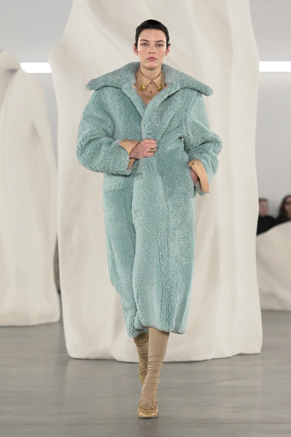 Ulla Johnson Fall 2026 review: Craftsmanship, quiet strength and the weight of ambition Ulla Johnson Fall-Winter 2026 - New York Fashion Week