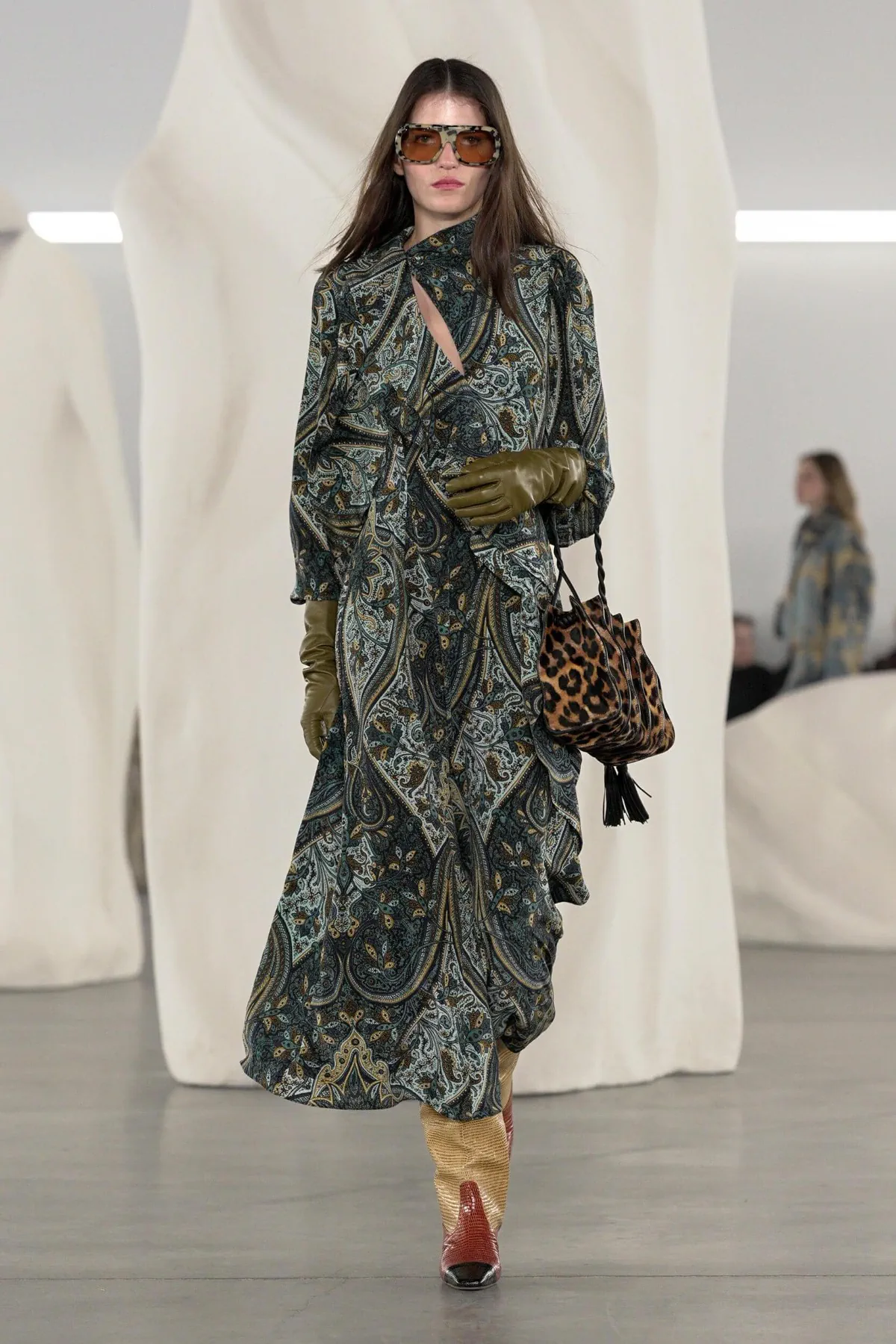 Ulla Johnson Fall 2026 review: Craftsmanship, quiet strength and the weight of ambition Ulla Johnson Fall-Winter 2026 - New York Fashion Week