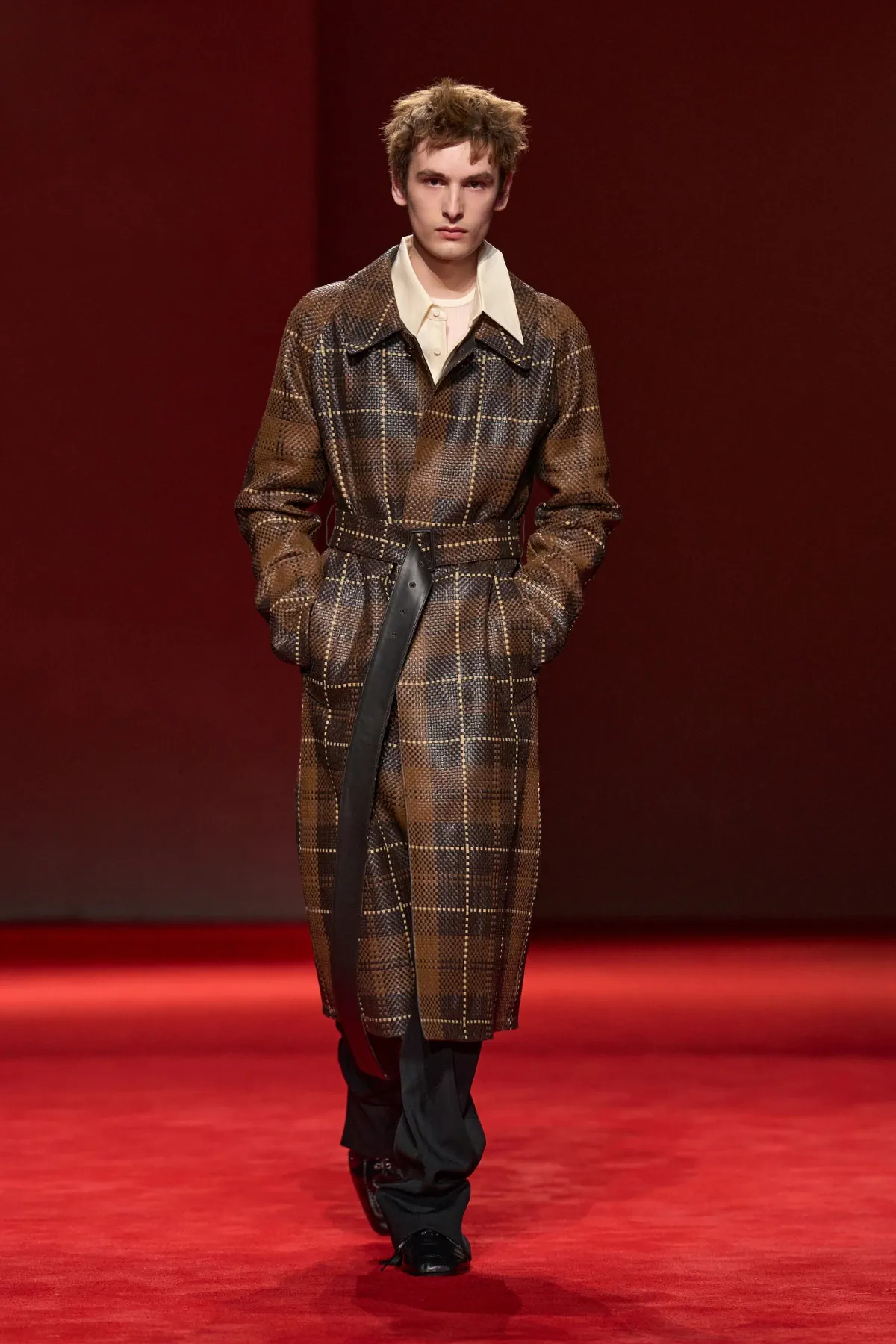 Bottega Veneta Fall 2026: Milan brutalism meets sensual tailoring Bottega Veneta Fall-Winter 2026 - Milan Fashion Week
