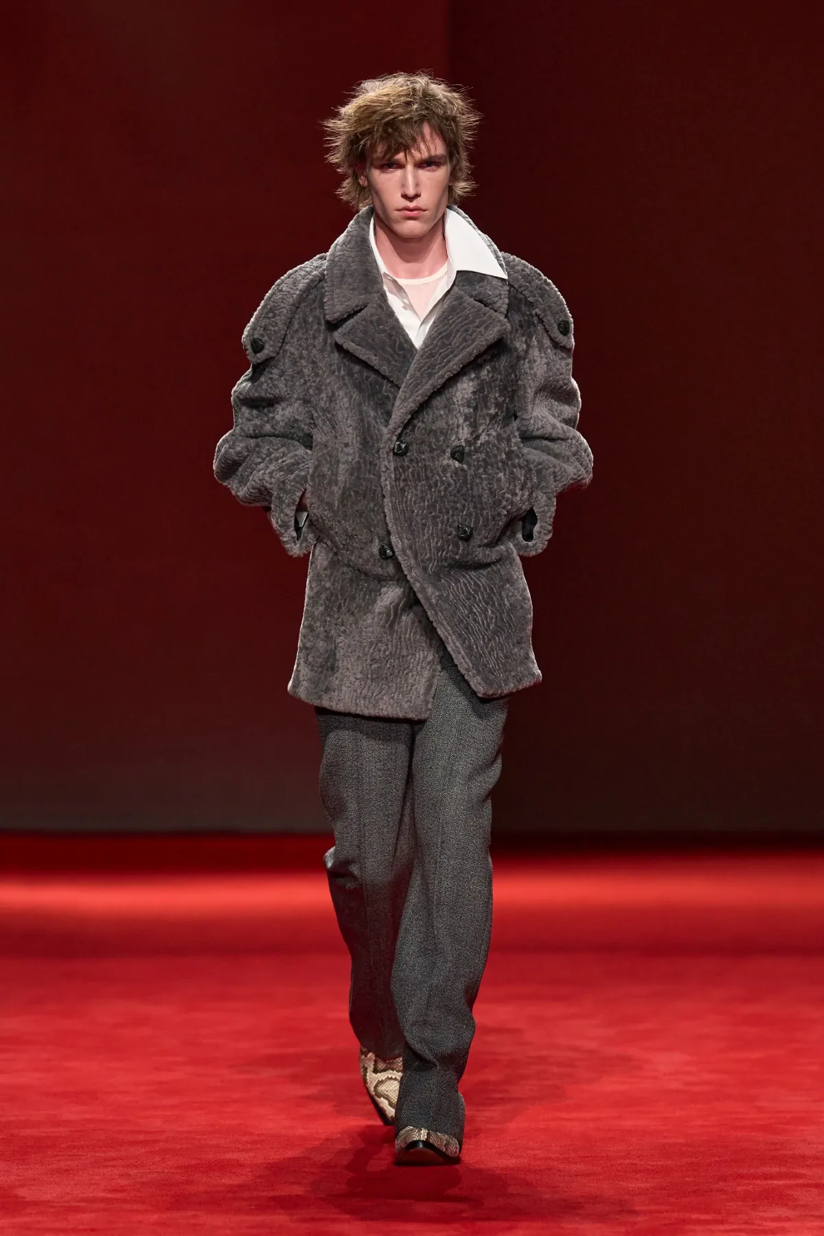 Bottega Veneta Fall 2026: Milan brutalism meets sensual tailoring Bottega Veneta Fall-Winter 2026 - Milan Fashion Week
