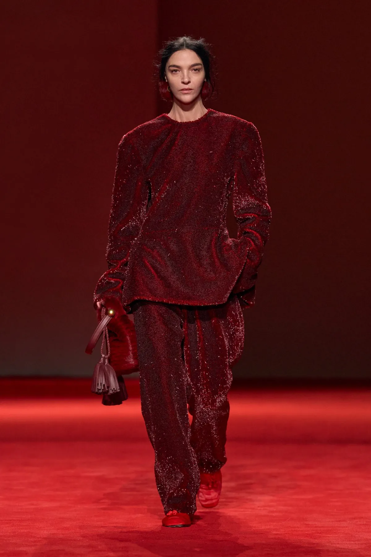 Bottega Veneta Fall 2026: Milan brutalism meets sensual tailoring Bottega Veneta Fall-Winter 2026 - Milan Fashion Week