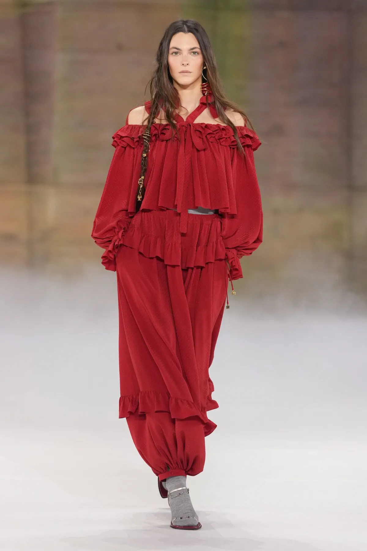 Chloé Fall 2026: Chemena Kamali rewrites bohemian fashion with precision Chloé Fall-Winter 2026 – Paris Fashion Week