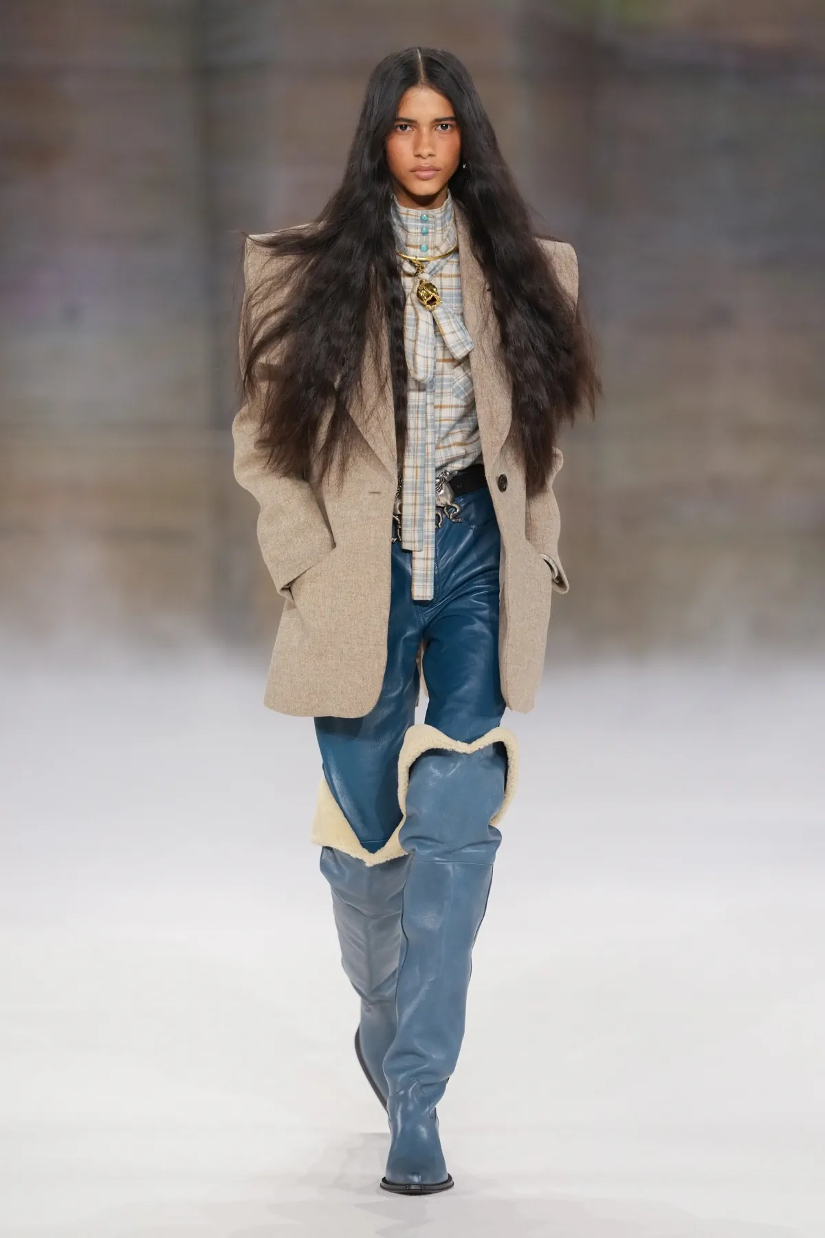 Chloé Fall 2026: Chemena Kamali rewrites bohemian fashion with precision Chloé Fall-Winter 2026 – Paris Fashion Week