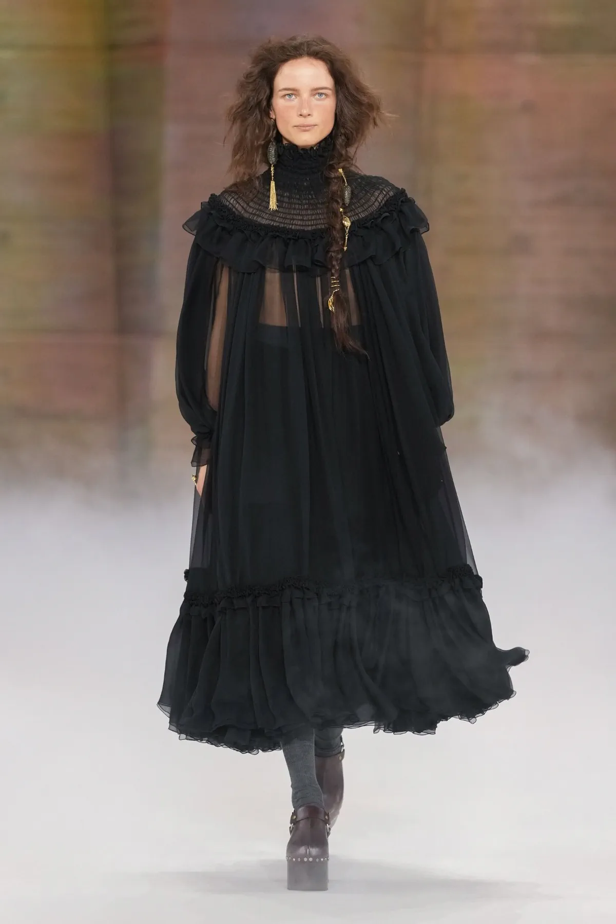 Chloé Fall 2026: Chemena Kamali rewrites bohemian fashion with precision Chloé Fall-Winter 2026 – Paris Fashion Week