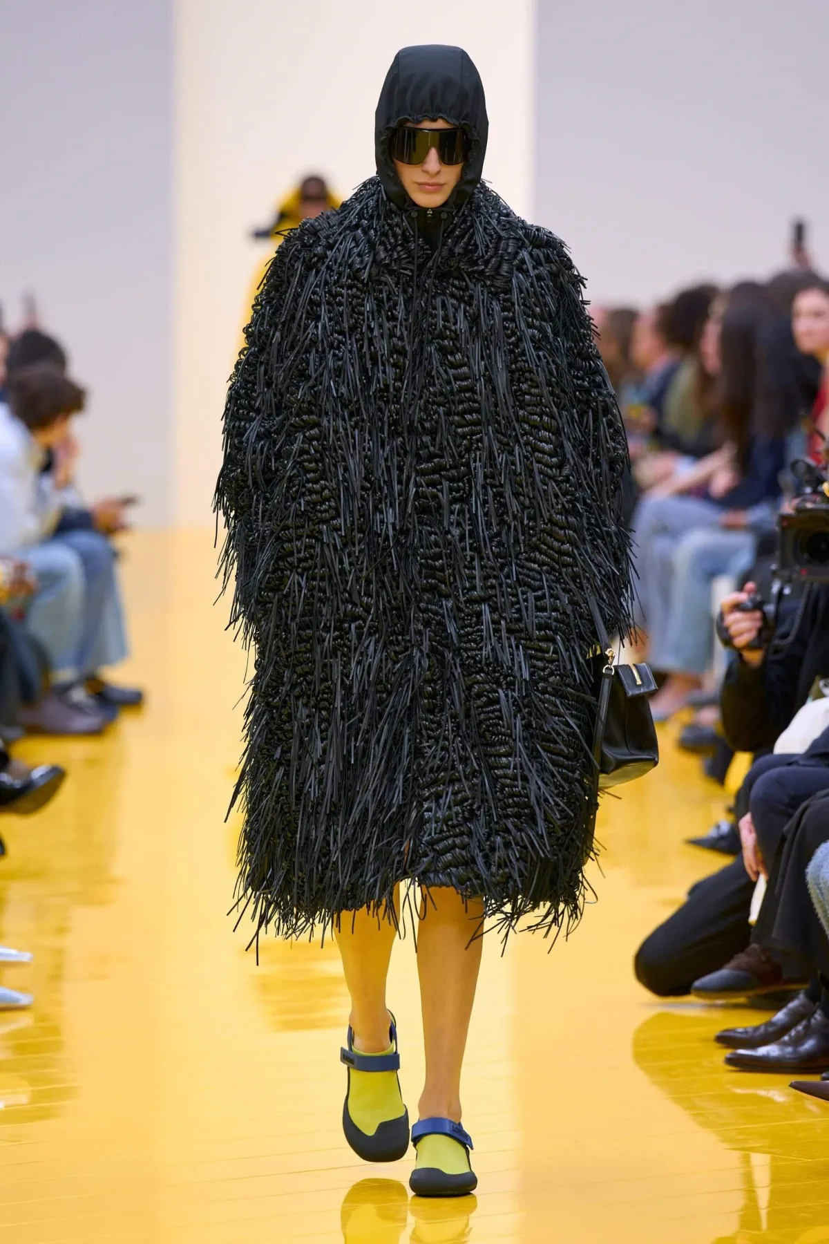 Loewe Fall 2026 reinvents craft through latex, sculpture and menswear Loewe Fall-Winter 2026 - Paris Fashion Week