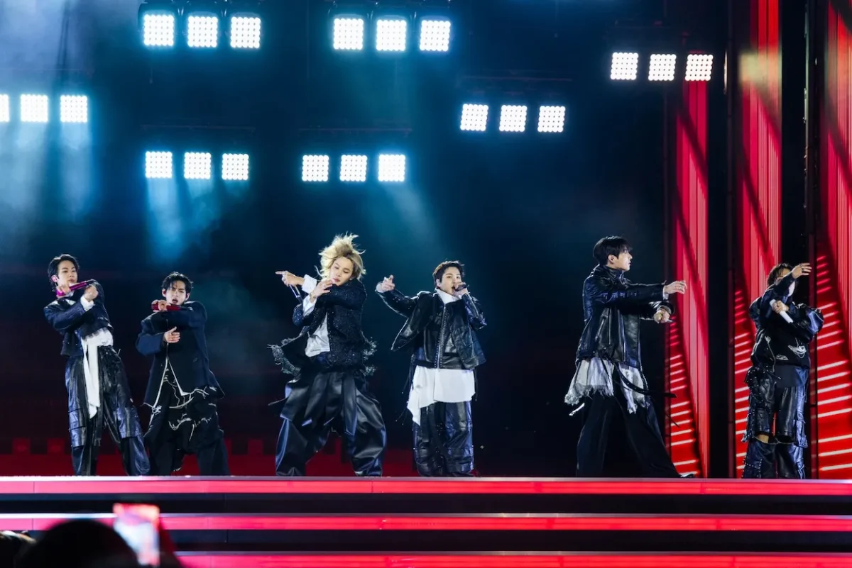 For its comeback, BTS wears SONGZIO’s "Lyrical Armor" shaped by Korean history For its comeback, BTS wears SONGZIO’s "Lyrical Armor" shaped by Korean history