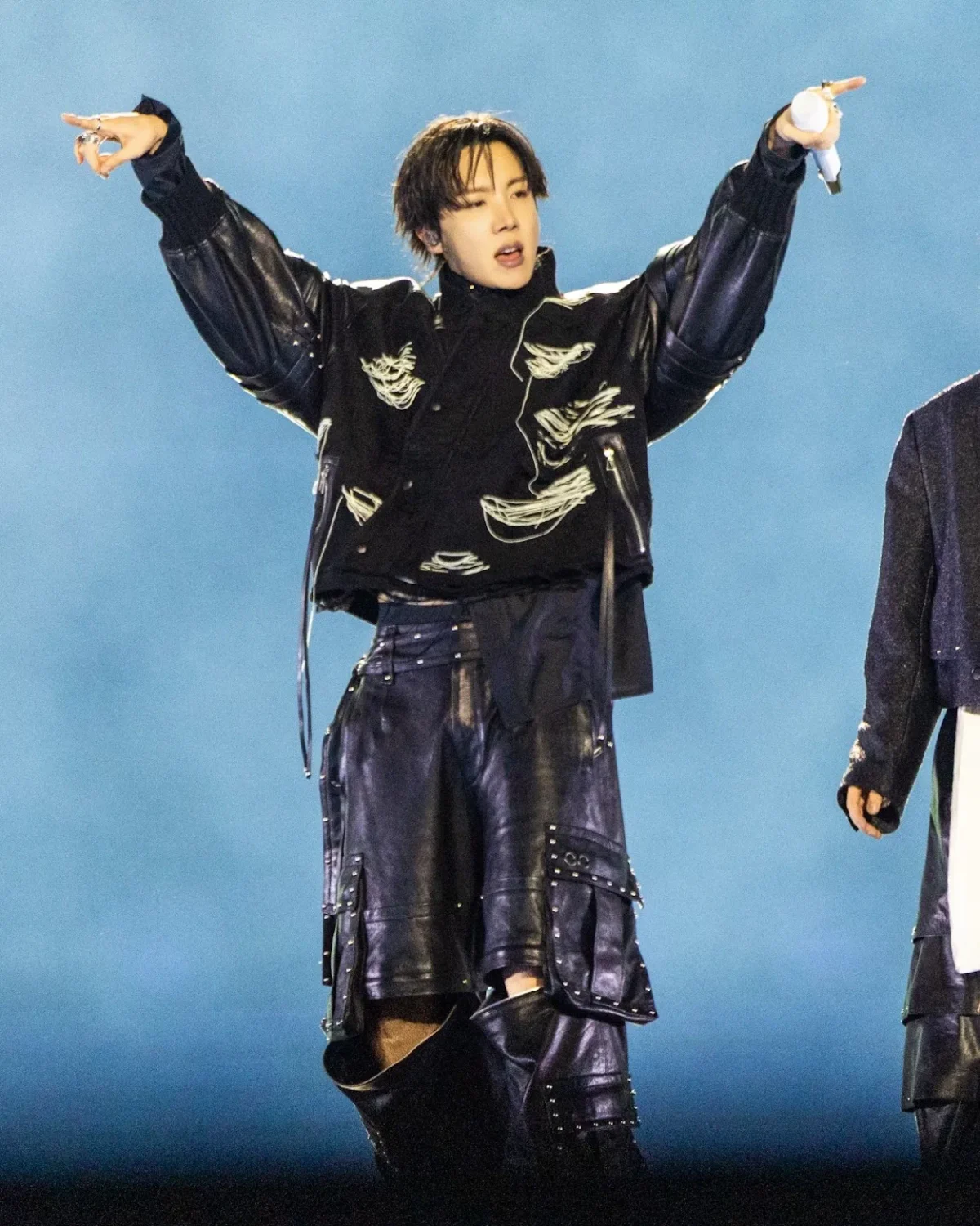 For its comeback, BTS wears SONGZIO’s "Lyrical Armor" shaped by Korean history For its comeback, BTS wears SONGZIO’s "Lyrical Armor" shaped by Korean history