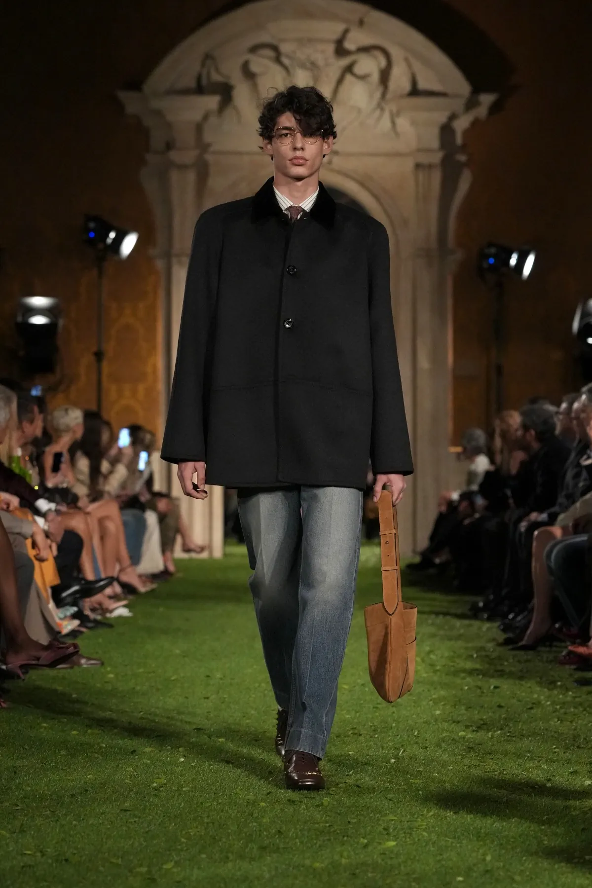 Valentino Fall 2026: Alessandro Michele pushes the House between order and disruption Valentino Fall-Winter 2026