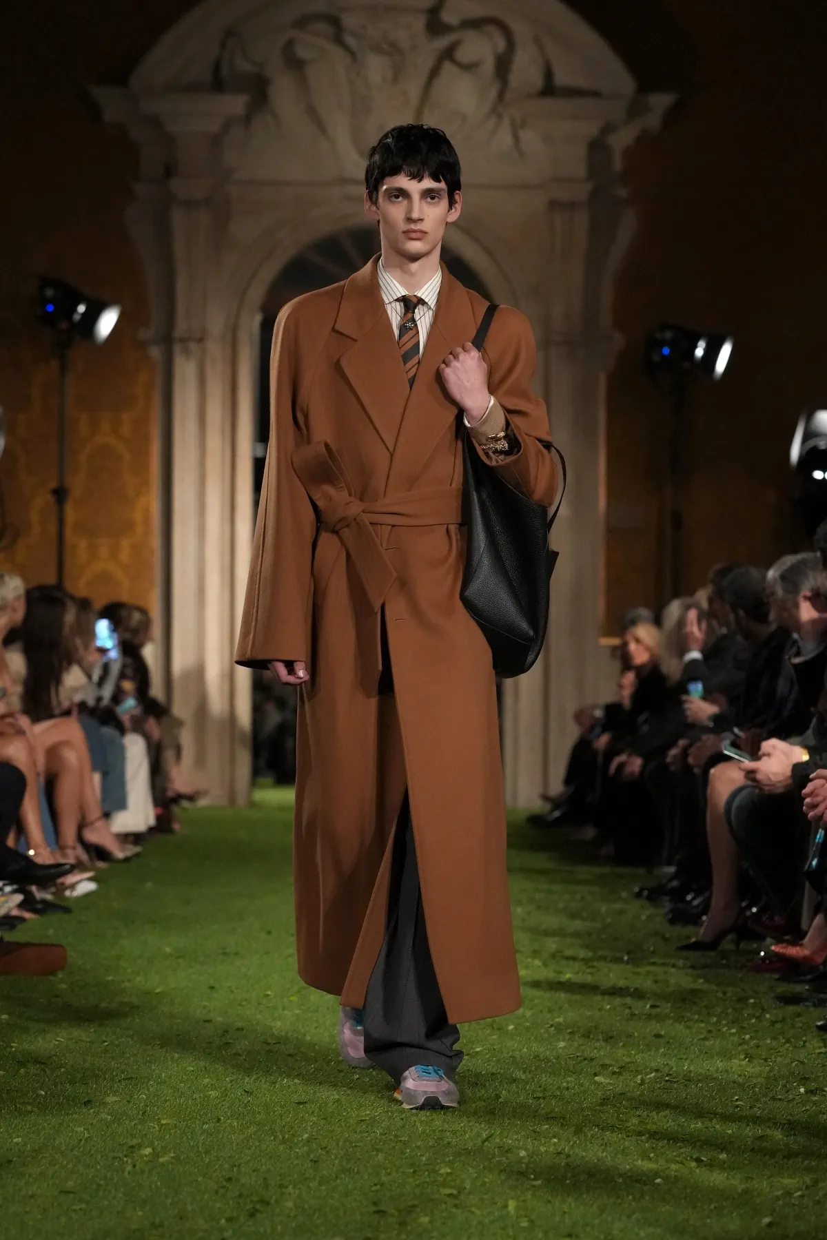 Valentino Fall 2026: Alessandro Michele pushes the House between order and disruption Valentino Fall-Winter 2026