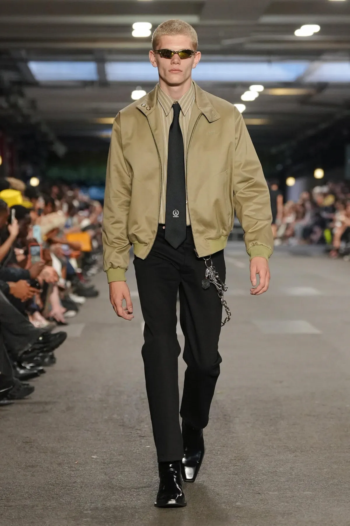 Vetements returns to Paris, and Spring 2027 comes quietly undone Vetements Spring-Summer 2027 - Paris Fashion Week Men's