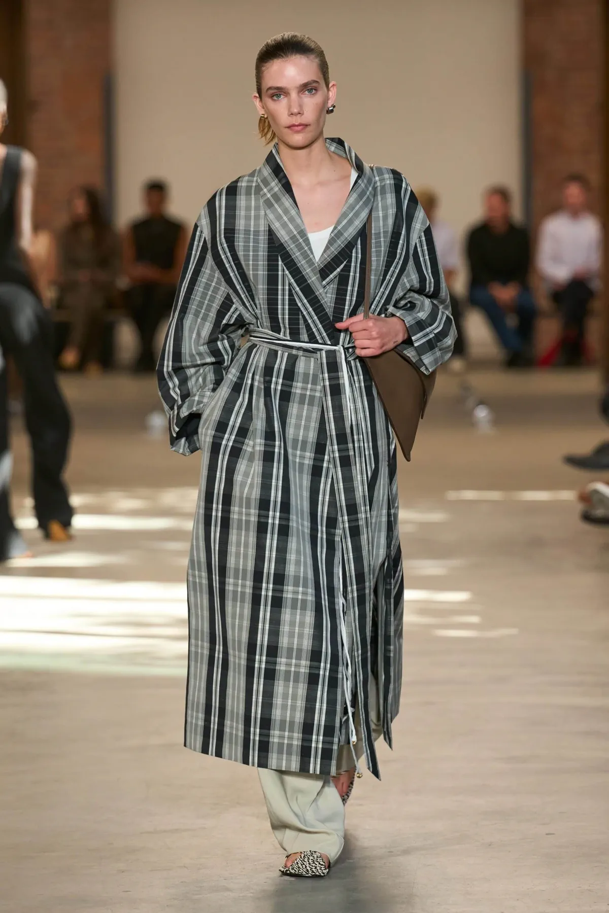Calvin Klein Collection Spring 2027 makes minimalism feel urgent again Calvin Klein Collection Spring-Summer 2027 - New York Fashion Week
