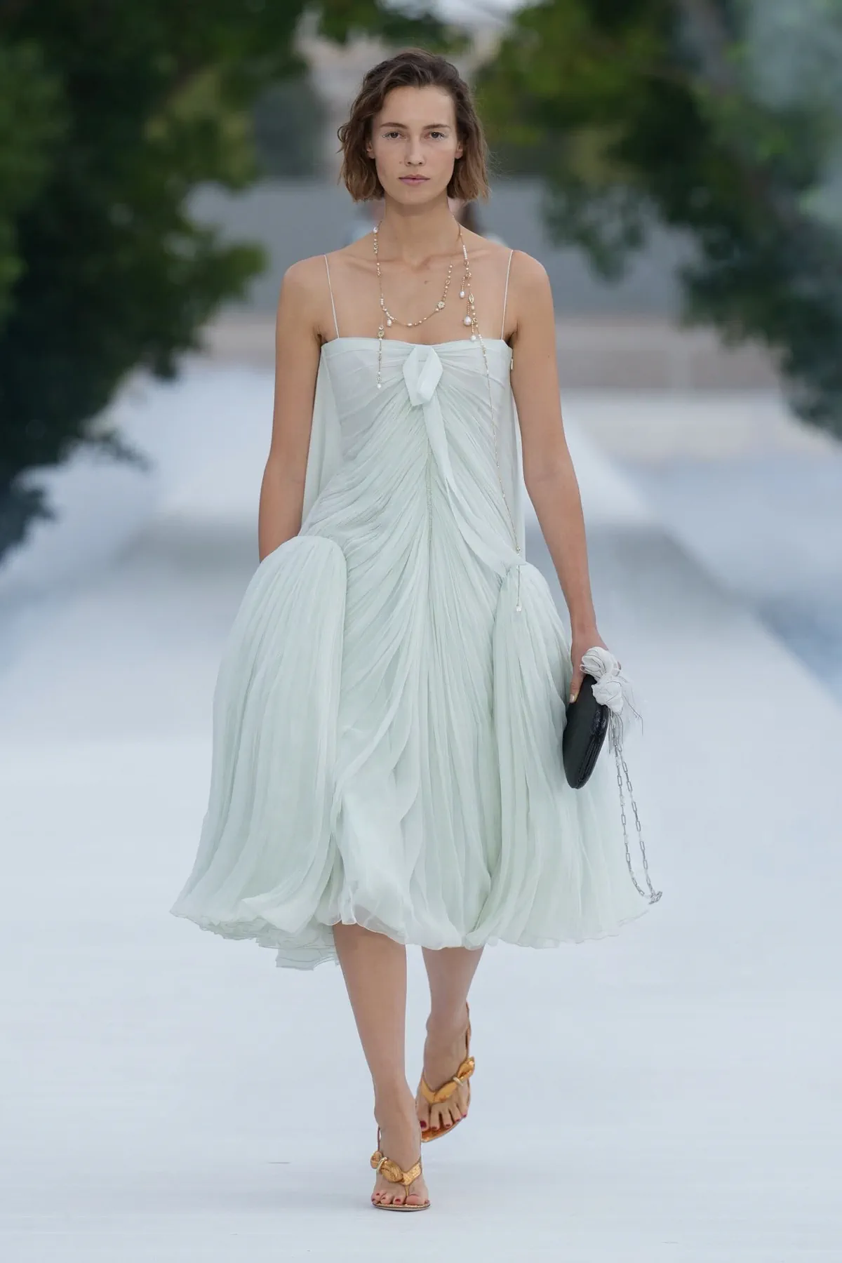 Dior Spring 2027 finds a lighter way forward Dior Spring-Summer 2027 - Paris Fashion Week