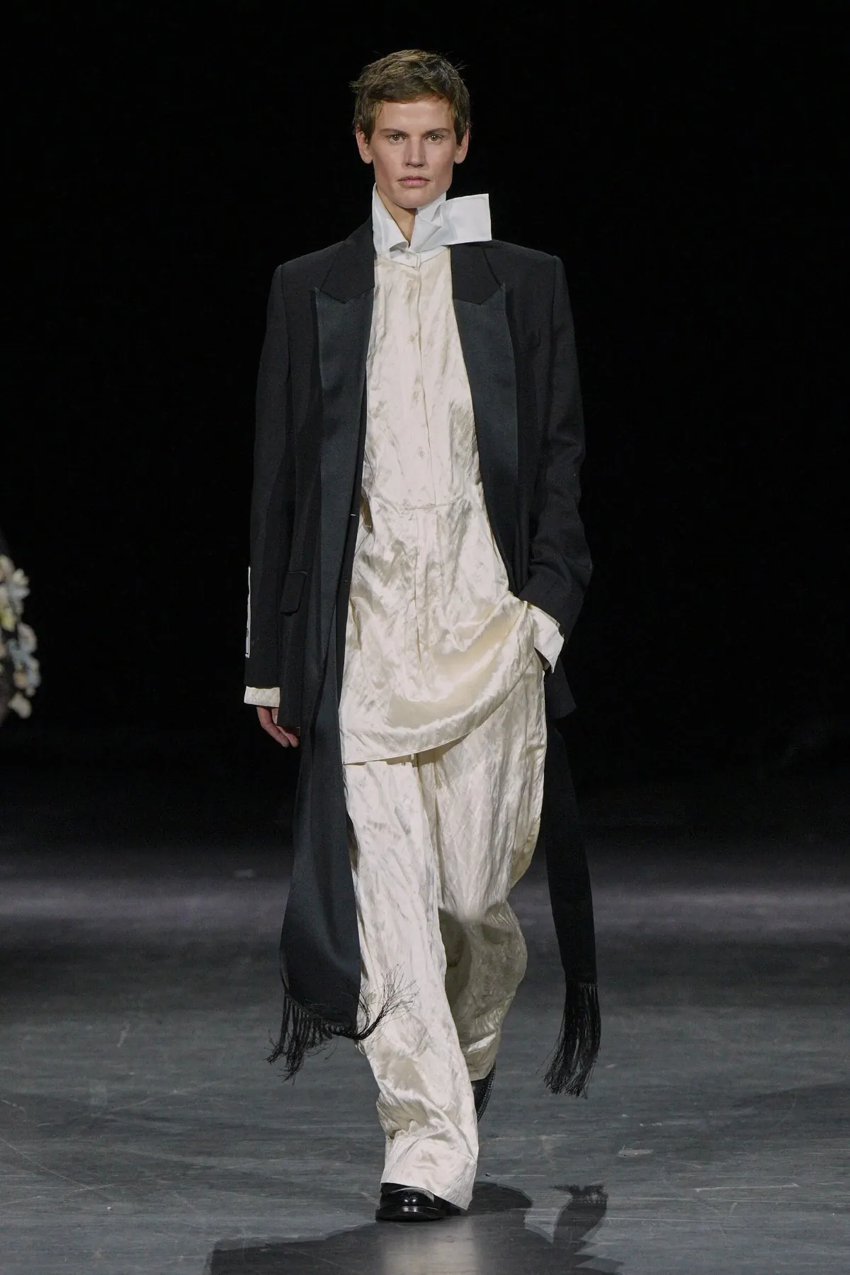 Erdem Spring 2027 walks the high wire between tailoring and illusion Erdem Spring 2027 walks the high wire between tailoring and illusion