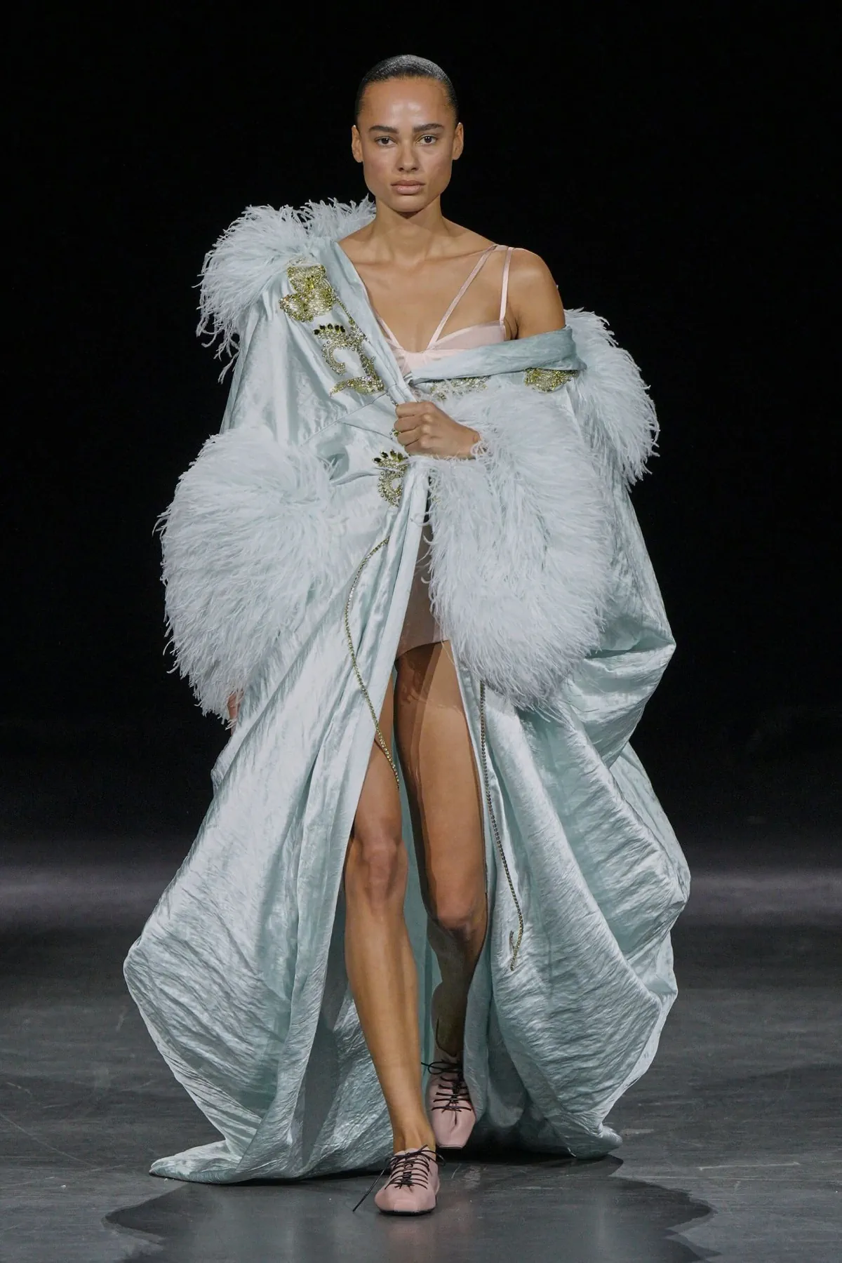 Erdem Spring 2027 walks the high wire between tailoring and illusion Erdem Spring 2027 walks the high wire between tailoring and illusion
