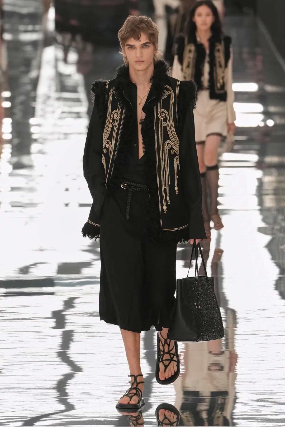 Fendi transformed Spring 2027 into a hall of mirrors, making the audience part of the show Fendi Spring-Summer 2027 - Milan Fashion Week