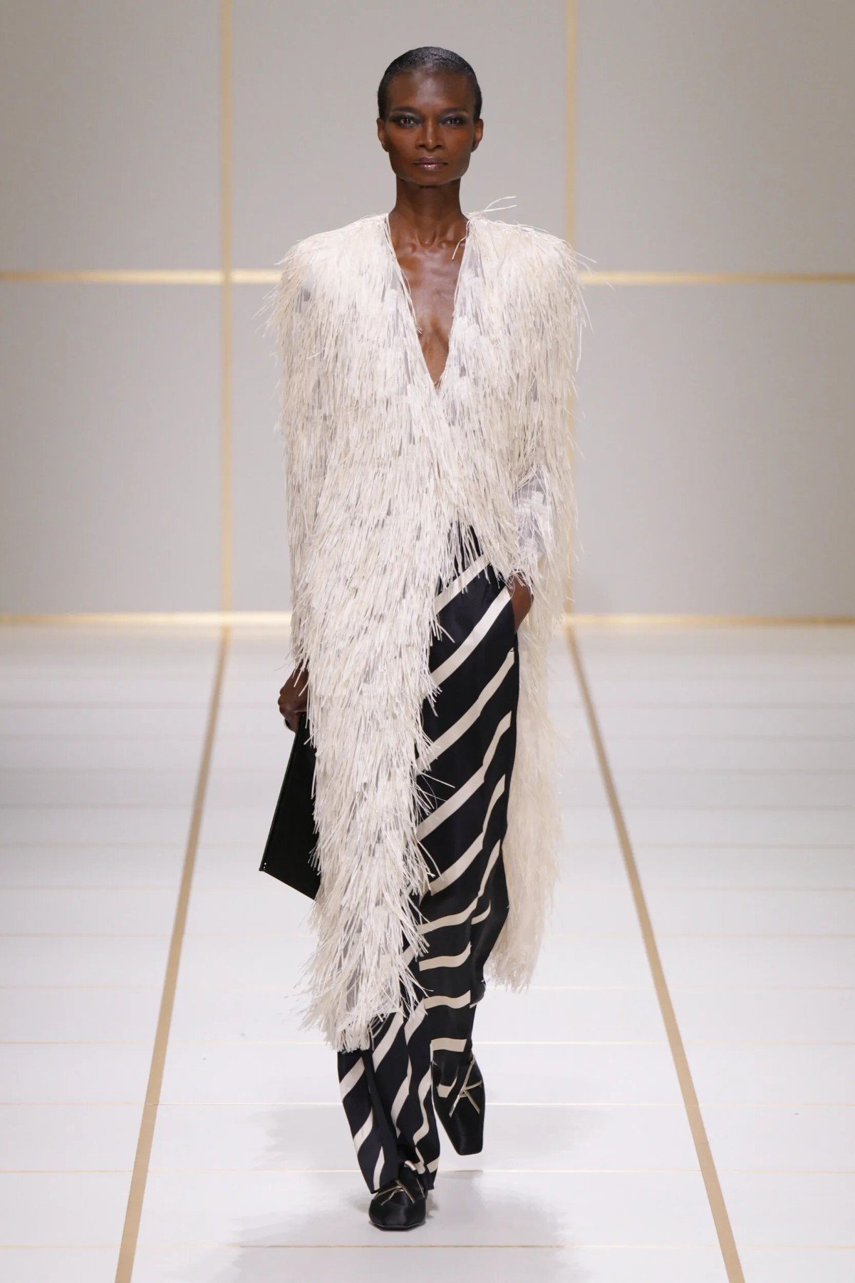Giorgio Armani Spring 2027 reconsiders the House codes through structure and restraint Giorgio Armani Spring-Summer 2027 - Milan Fashion Week
