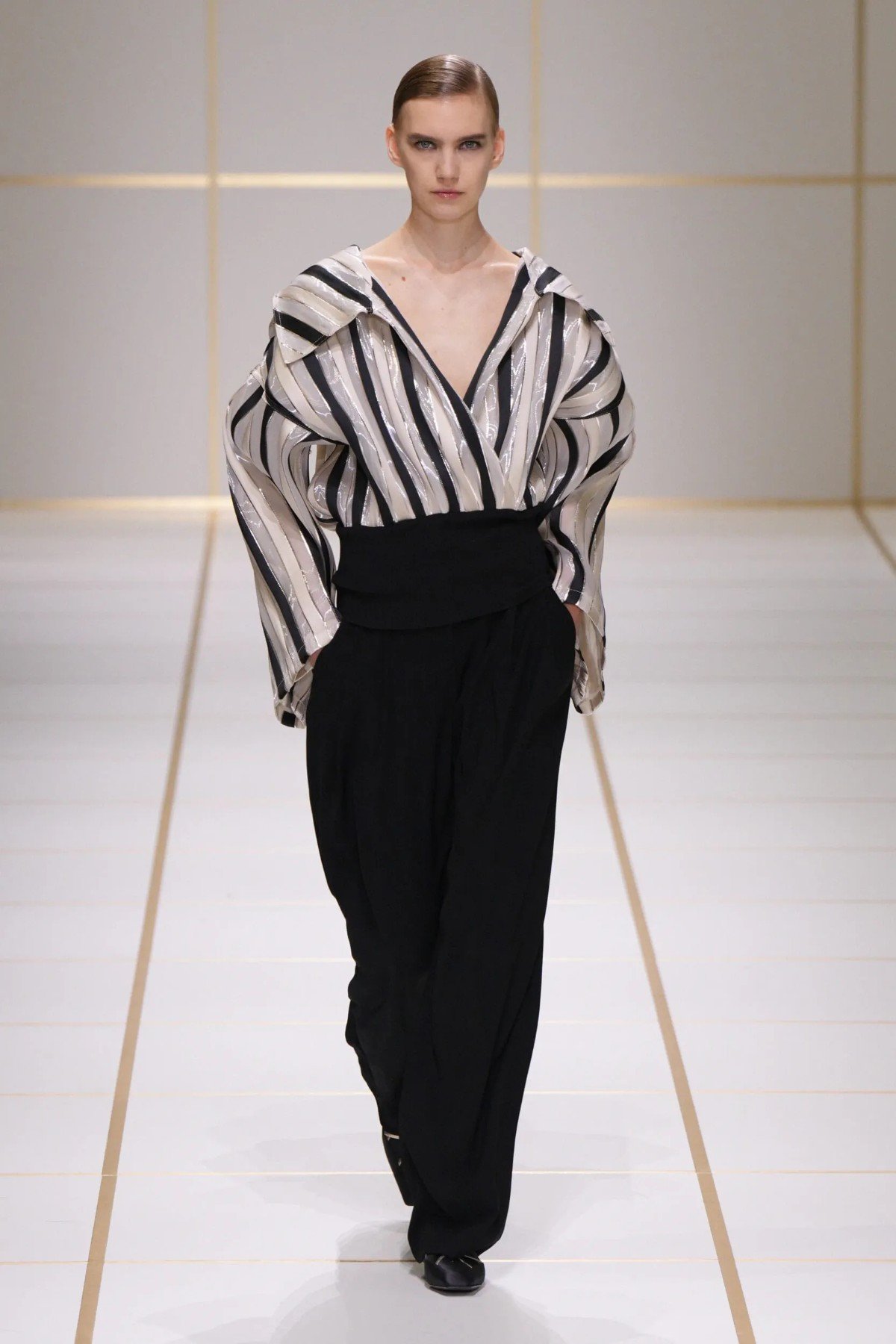 Giorgio Armani Spring 2027 reconsiders the House codes through structure and restraint Giorgio Armani Spring-Summer 2027 - Milan Fashion Week