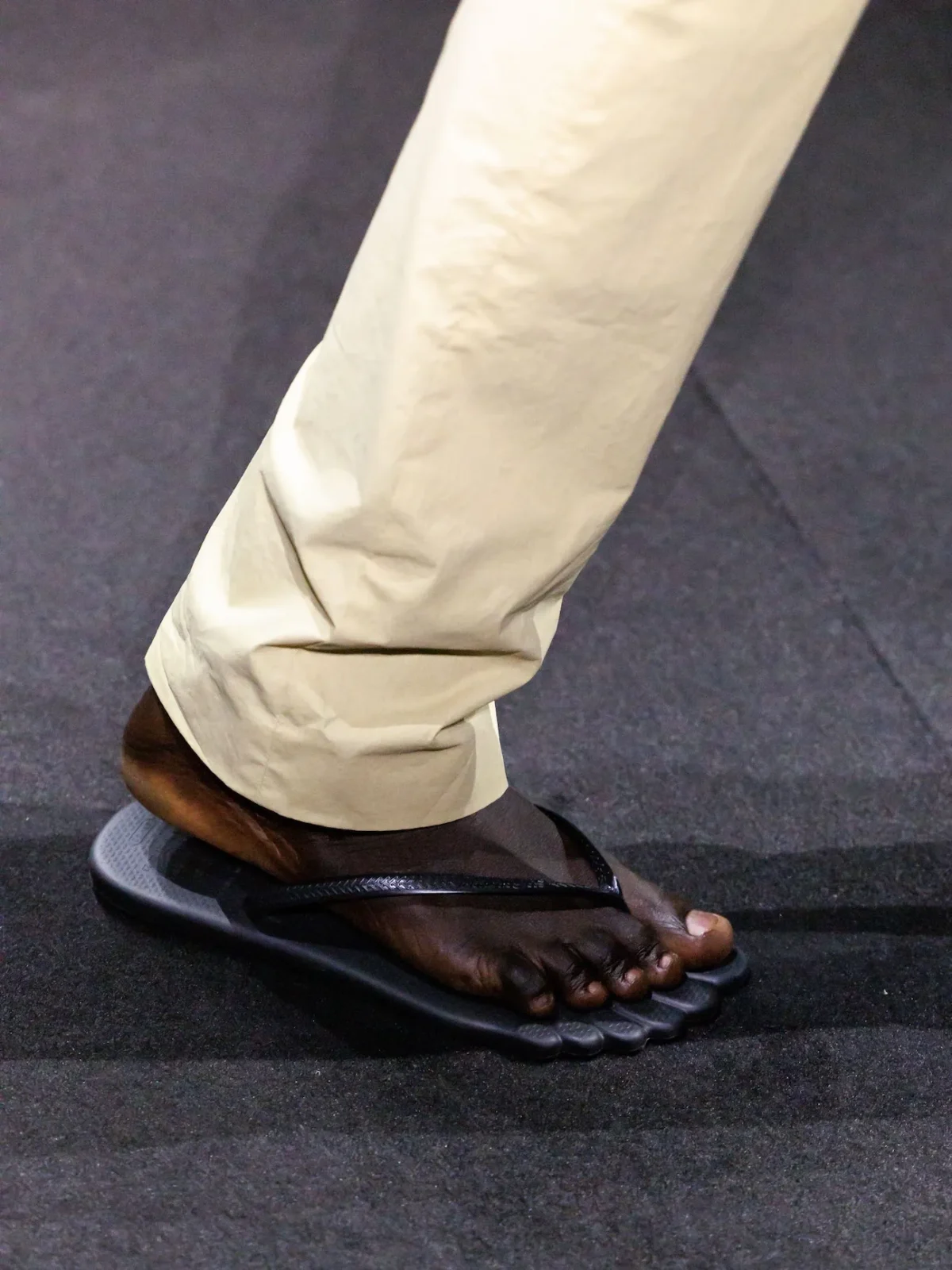 MM6 Maison Margiela turns Havaianas into a six-toe sculptural sandal M6 Maison Margiela turns Havaianas into a six-toe sculptural sandal