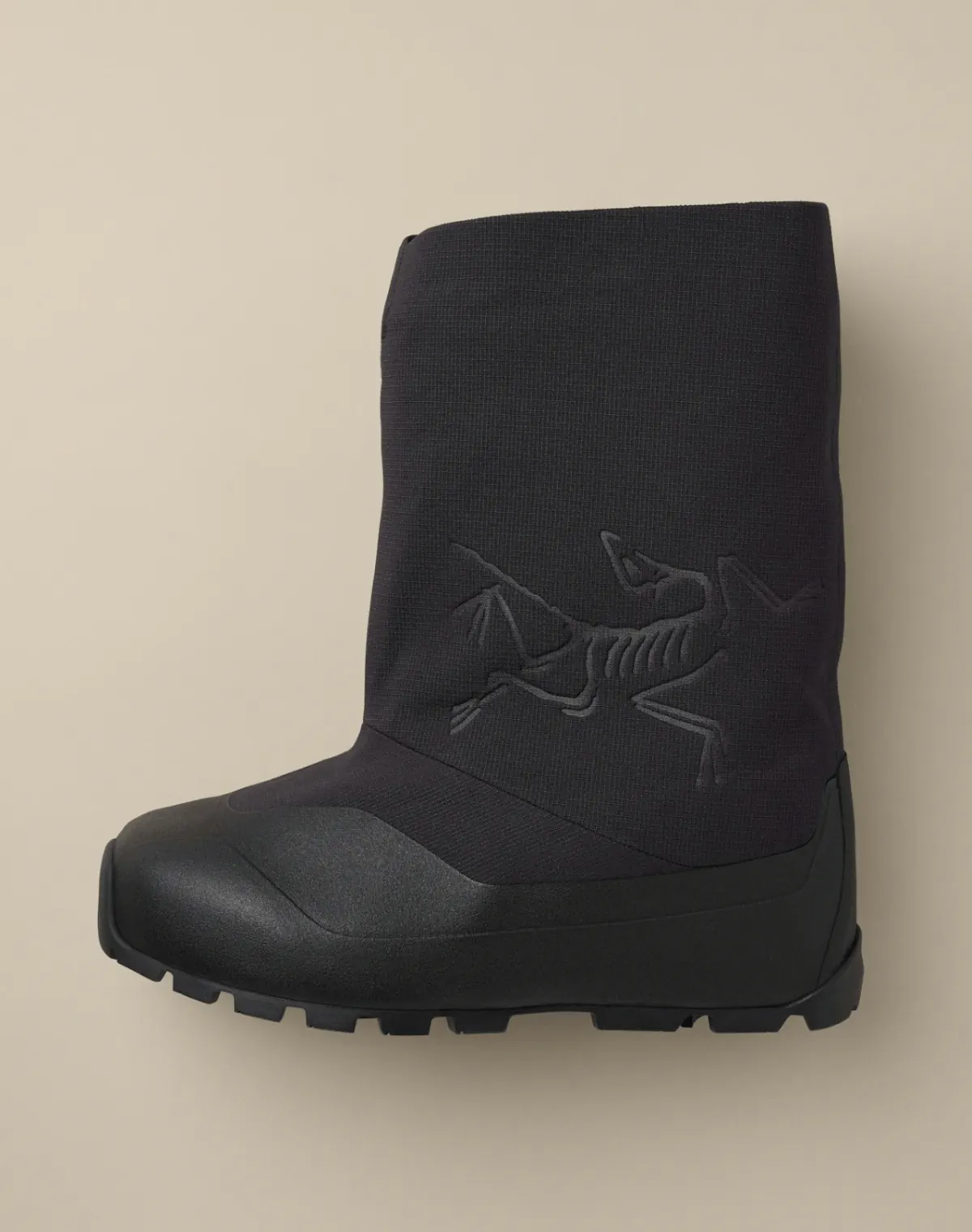 Arc’teryx Postour 2-in-1 boot brings recovery footwear outdoors Arc’teryx Postour 2-in-1 boot brings recovery footwear outdoors