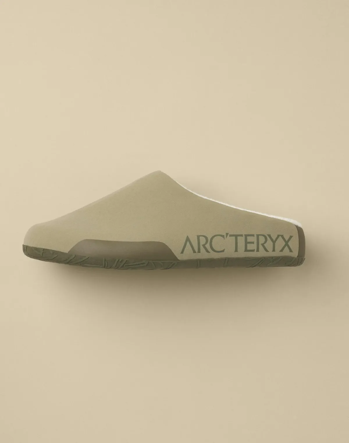 Arc’teryx Postour 2-in-1 boot brings recovery footwear outdoors Arc’teryx Postour 2-in-1 boot brings recovery footwear outdoors
