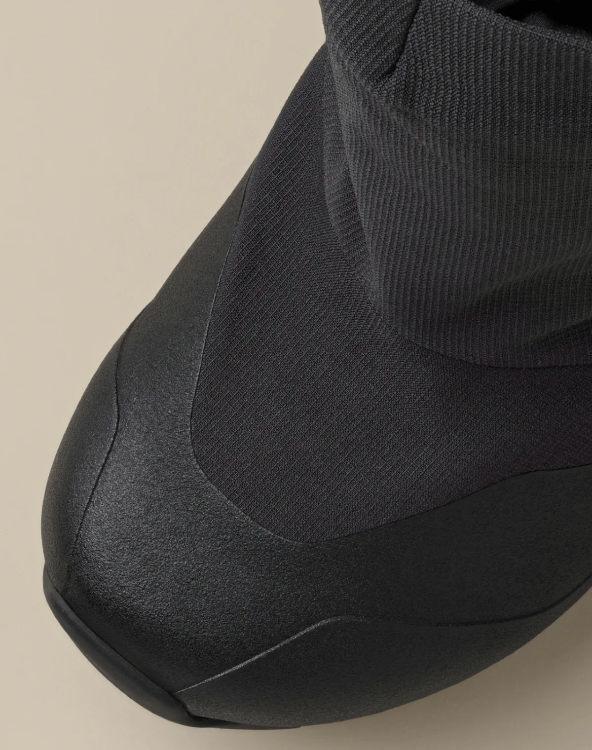 Arc’teryx Postour 2-in-1 boot brings recovery footwear outdoors Arc’teryx Postour 2-in-1 boot brings recovery footwear outdoors