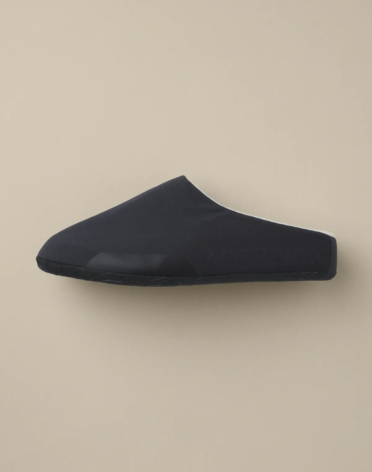 Arc’teryx Postour 2-in-1 boot brings recovery footwear outdoors Arc’teryx Postour 2-in-1 boot brings recovery footwear outdoors