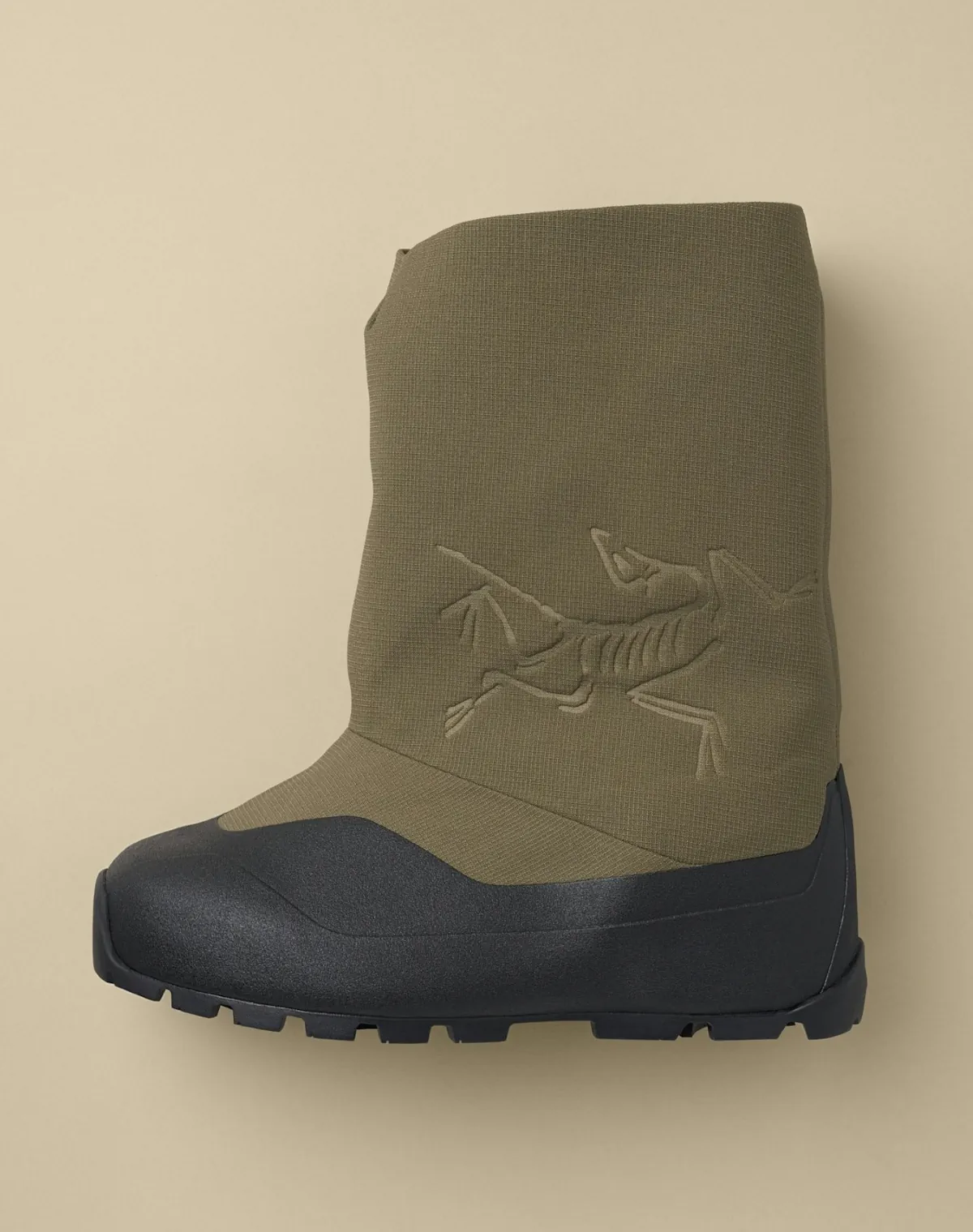 Arc’teryx Postour 2-in-1 boot brings recovery footwear outdoors Arc’teryx Postour 2-in-1 boot brings recovery footwear outdoors
