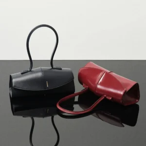 Simone Bellotti redefines modern minimalism with the New Jil Sander Kante Bag Simone Bellotti redefines modern minimalism with the New Jil Sander Kante Bag