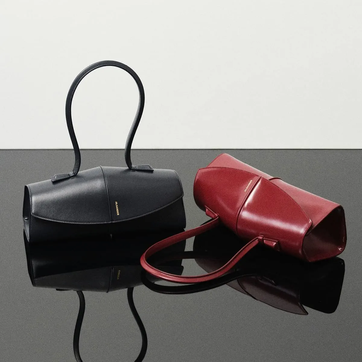 Simone Bellotti redefines modern minimalism with the New Jil Sander Kante Bag Simone Bellotti redefines modern minimalism with the New Jil Sander Kante Bag