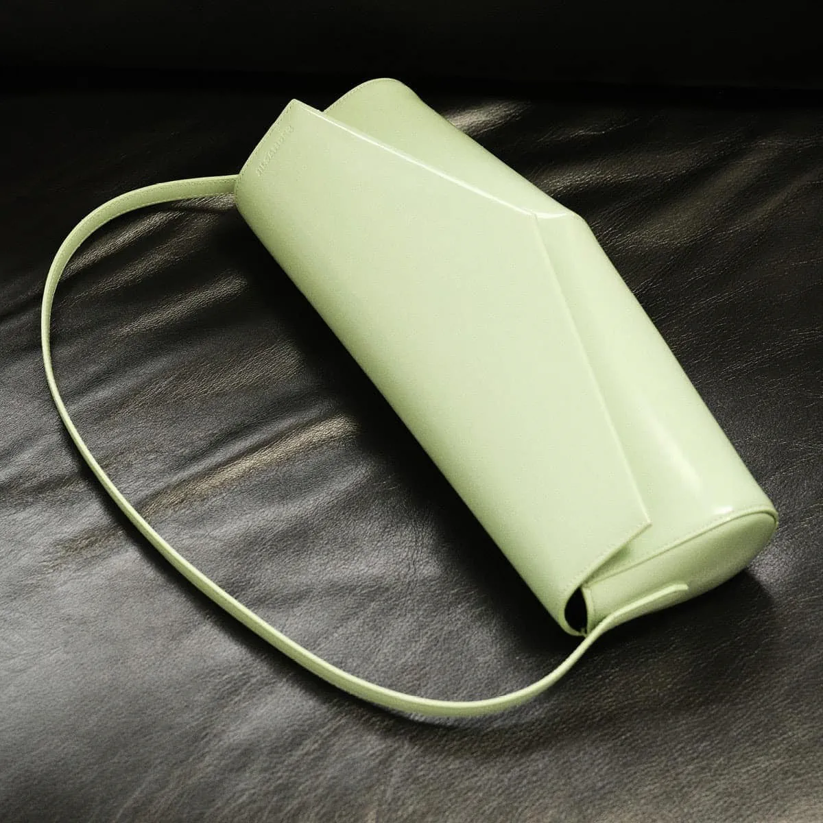 Simone Bellotti redefines modern minimalism with the New Jil Sander Kante Bag Simone Bellotti redefines modern minimalism with the New Jil Sander Kante Bag
