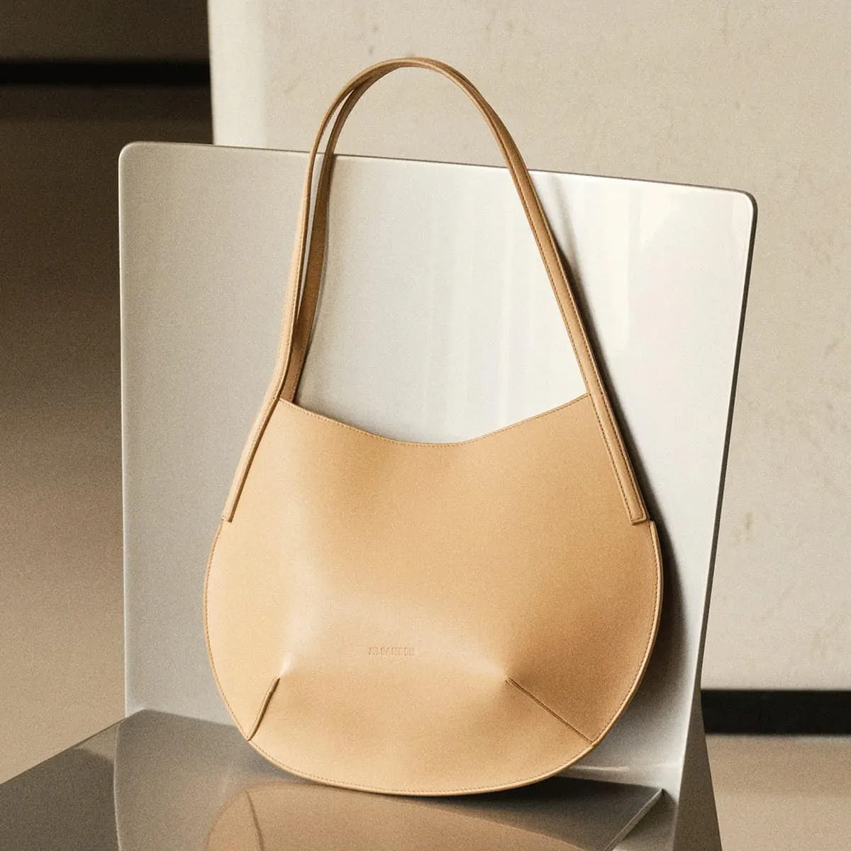 Simone Bellotti redefines modern minimalism with the New Jil Sander Kante Bag Simone Bellotti redefines modern minimalism with the New Jil Sander Kante Bag