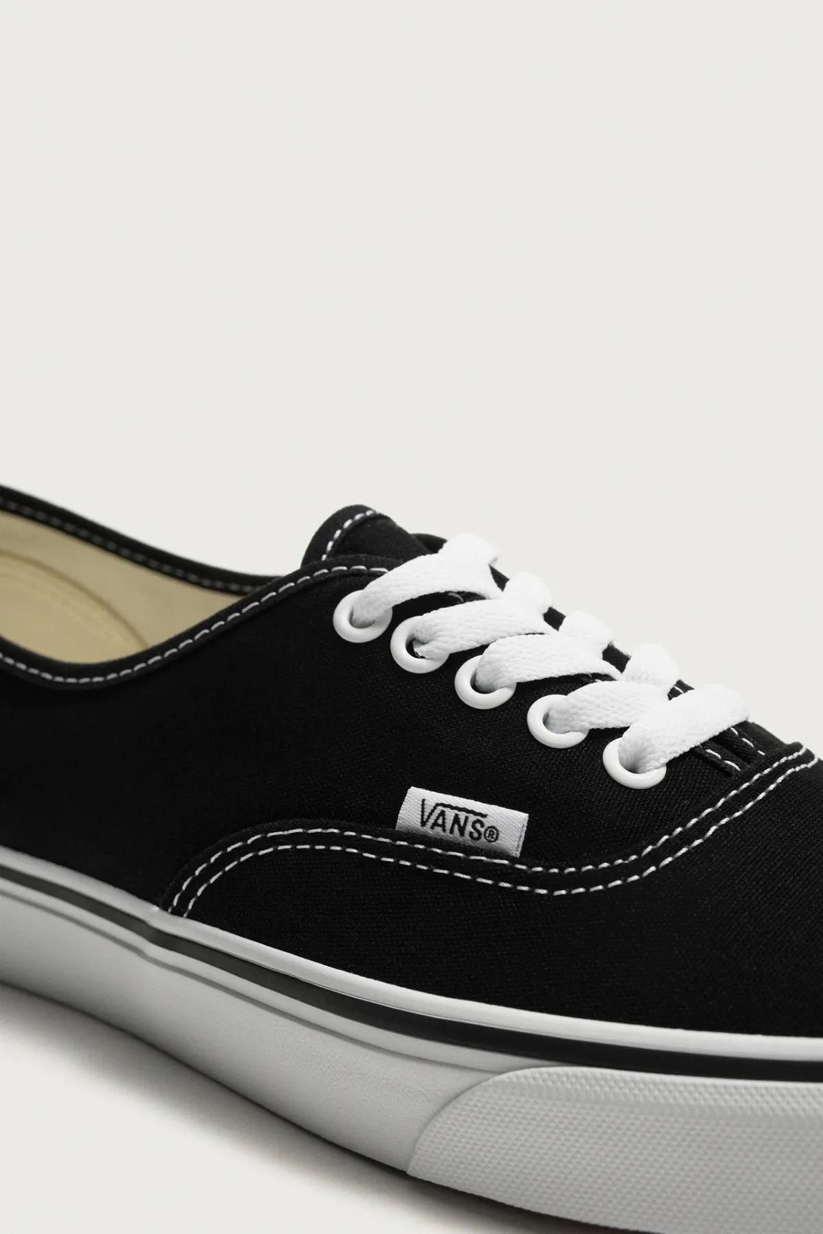 Vans arrives at Zara through a new wholesale partnership Vans arrives at Zara through a new wholesale partnership