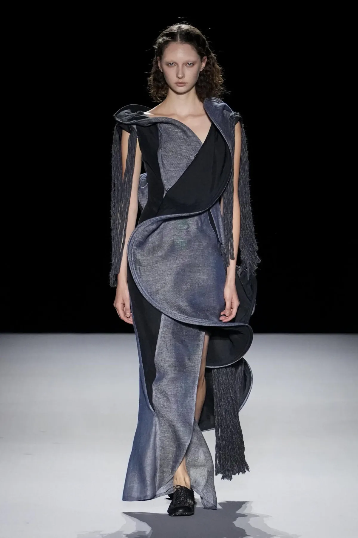 Yohji Yamamoto Spring 2027 finds form in fringes and unfinished structure Yohji Yamamoto Spring-Summer 2027 - Paris Fashion Week