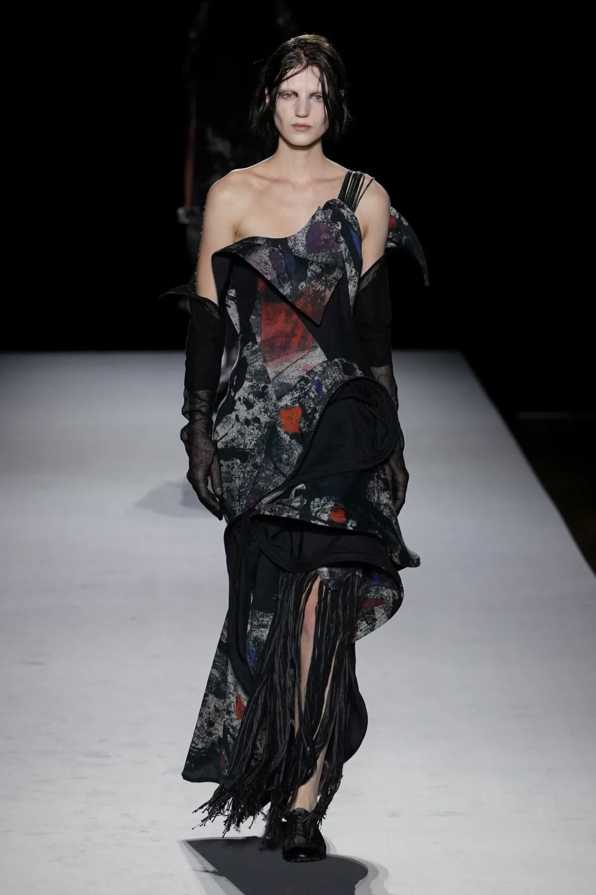 Yohji Yamamoto Spring 2027 finds form in fringes and unfinished structure Yohji Yamamoto Spring-Summer 2027 - Paris Fashion Week
