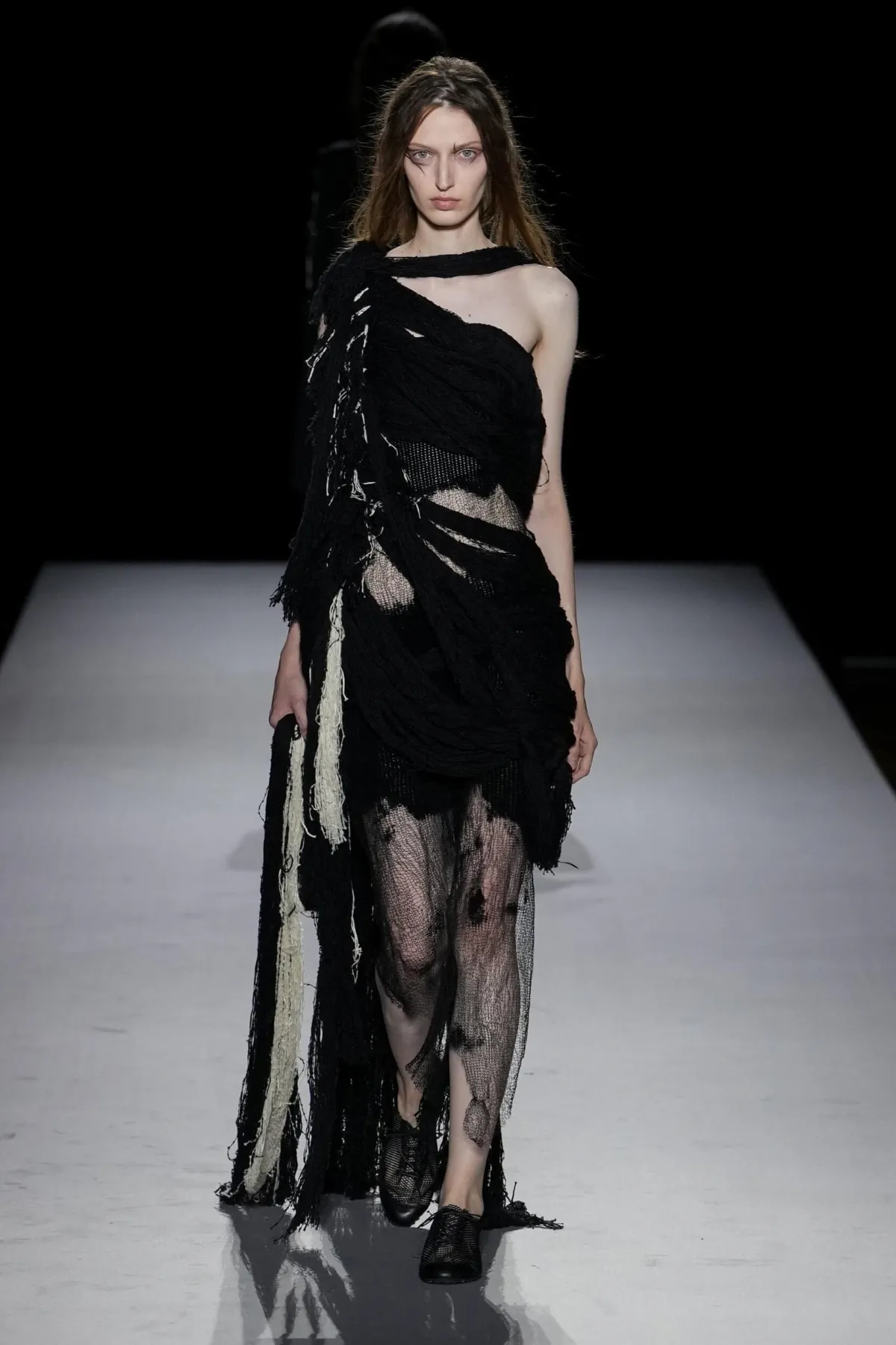 Yohji Yamamoto Spring 2027 finds form in fringes and unfinished structure Yohji Yamamoto Spring-Summer 2027 - Paris Fashion Week